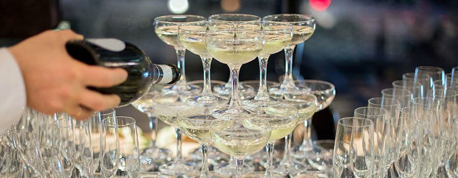 Campagner trinken im Oldtimer Restaurant V8 in Luxemburg / Jungfinster